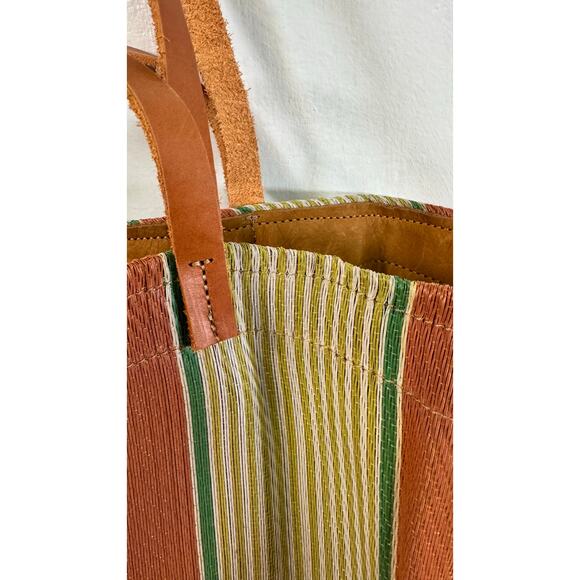 Recycled plastic leather NEW Assam market tote - Picture 4 of 7